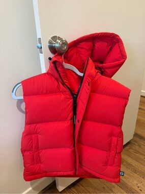 The Super Puff Shorty Vest with Hood - Red
